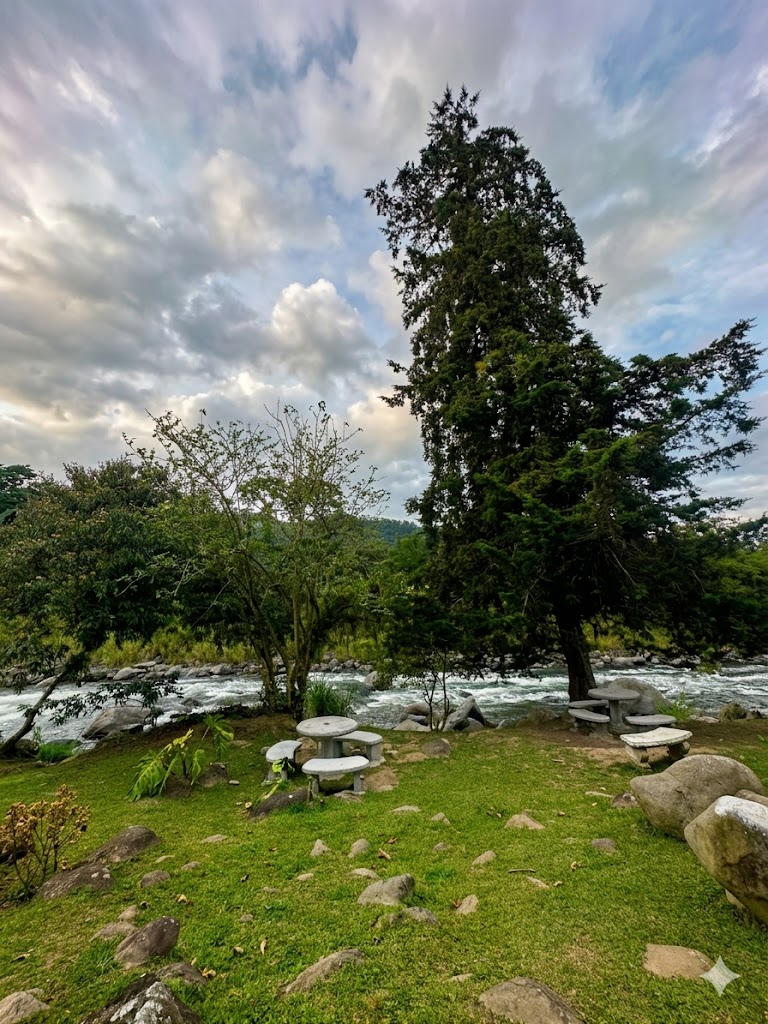 Río y picnic